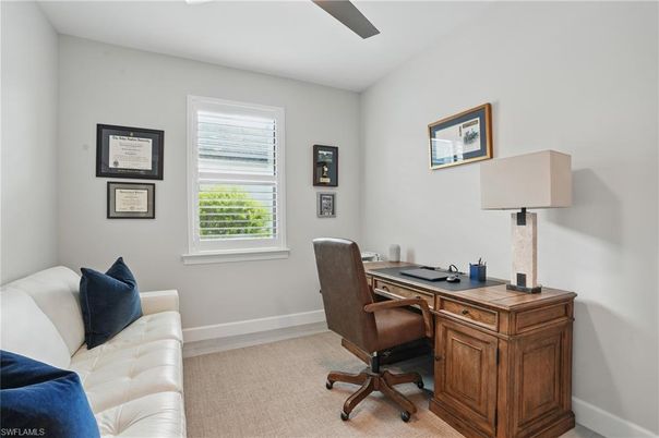Home Office, Interior