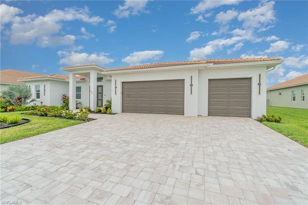Attached, Exterior, Facade, Mediterranean