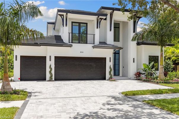 Attached, Exterior, Facade, Modern