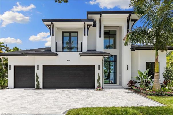 Attached, Exterior, Facade, Modern