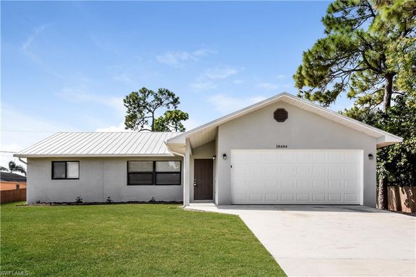 Attached, Exterior, Facade, Ranch