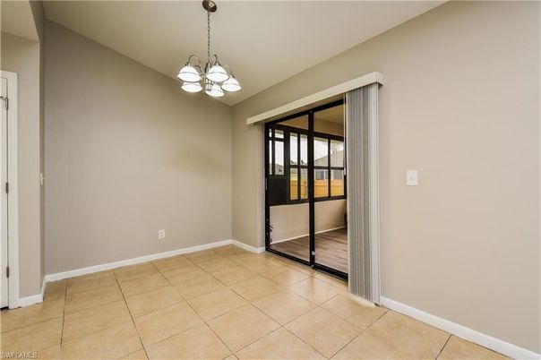 Chandelier, Empty room, Interior, Pendant Lights