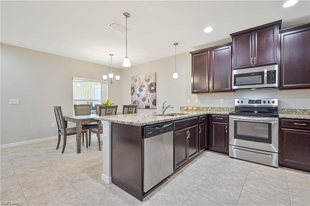 Dining room, Interior, Kitchen, Pendant Lights, Recessed Lighting, Stainless Steel Appliances