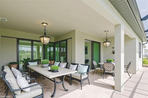 Dining room, Exterior, Pendant Lights
