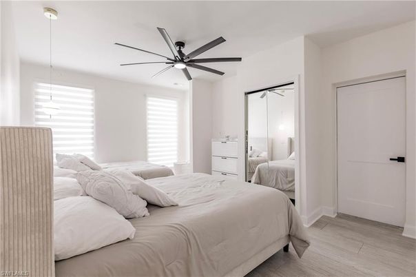 Bedroom, Interior, Pendant Lights, Wood Texture Flooring