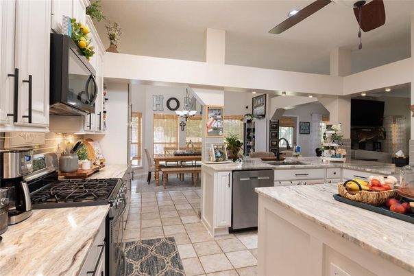 Dining room, Interior, Kitchen, Recessed Lighting, Stainless Steel Appliances