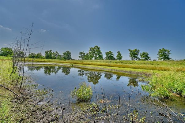 Exterior, Lake