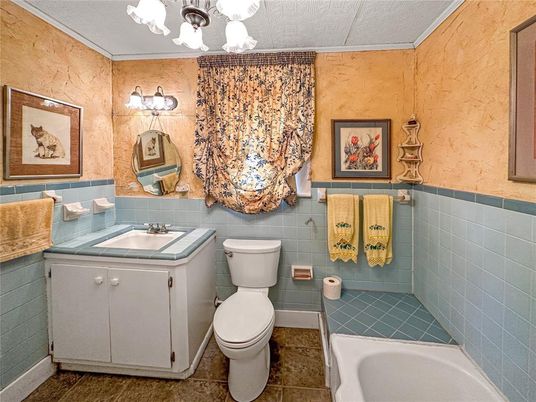 Bathroom, Interior, Tile Countertops