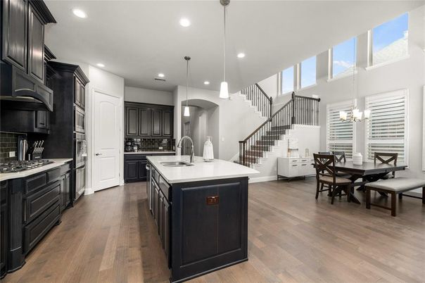 Chandelier, Dining room, Interior, Kitchen, Pendant Lights, Recessed Lighting, Wood Texture Flooring
