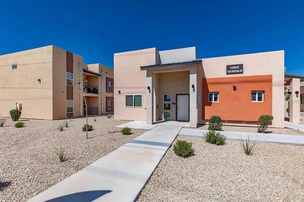 Exterior, Facade, Modern