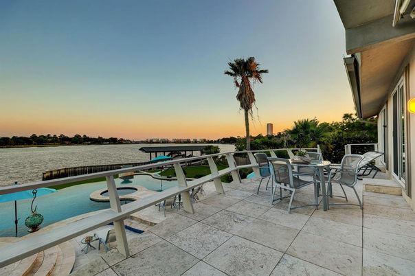 Exterior, Lake, Pool