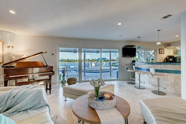 Interior, Pendant Lights, Piano, Recessed Lighting, Water
