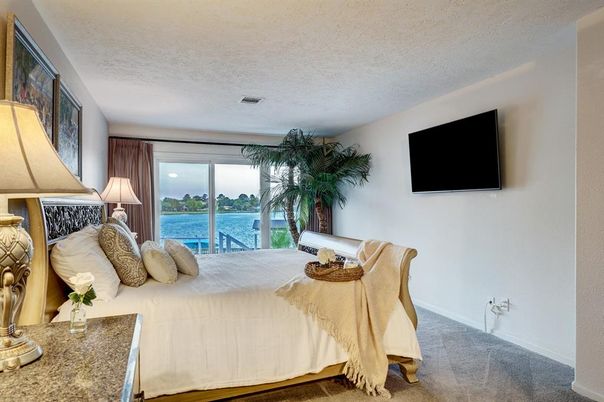 Bedroom, Interior, Water