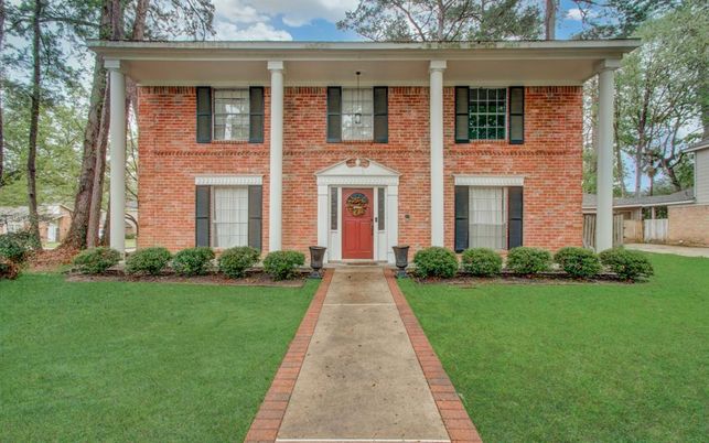 Exterior, Facade, Brick Facade, Georgian