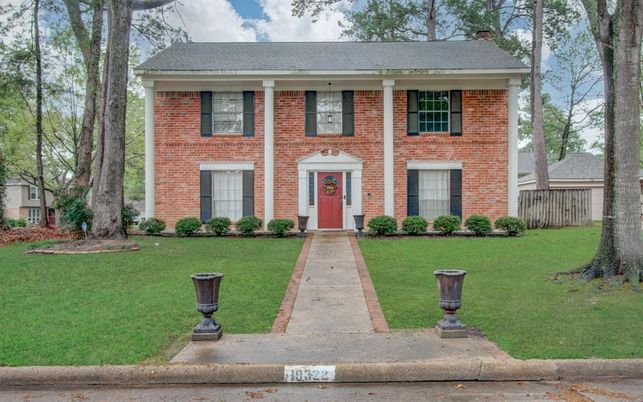 Exterior, Facade, Brick Facade, Georgian