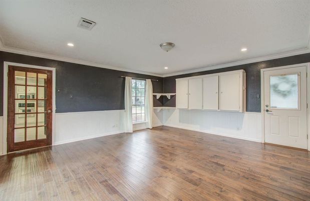 Empty room, Interior, Recessed Lighting, Wood Texture Flooring