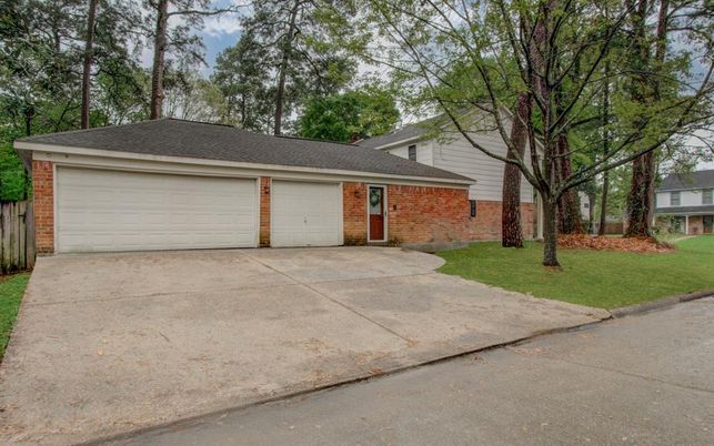 Attached, Exterior, Facade, Brick Facade, Ranch