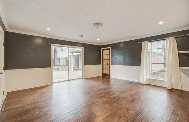 Empty room, Interior, Recessed Lighting, Wood Texture Flooring
