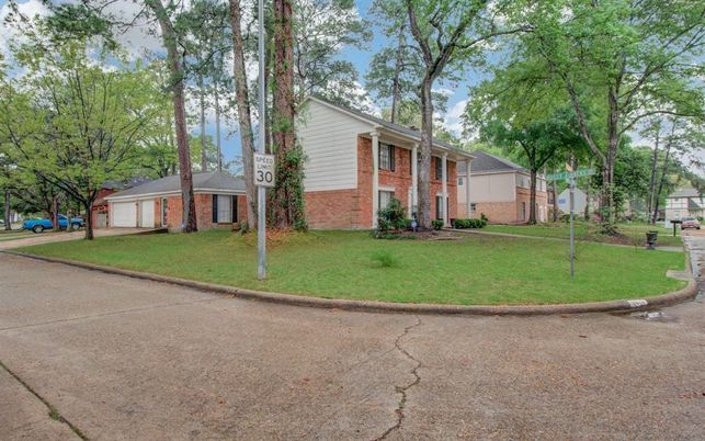 Attached, Exterior, Facade, Brick Facade, Ranch
