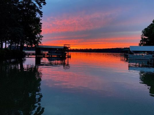 Exterior, Lake