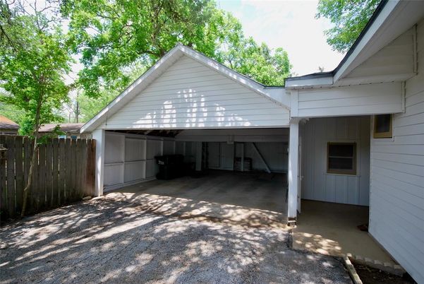 Detached Garage, Exterior