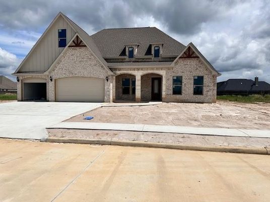 Attached, Exterior, Facade, Brick Traditional