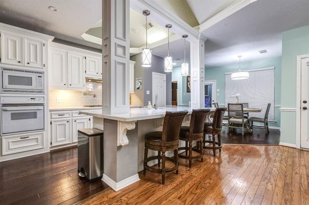 Dining room, Interior, Kitchen, Pendant Lights, Recessed Lighting, Wood Texture Flooring