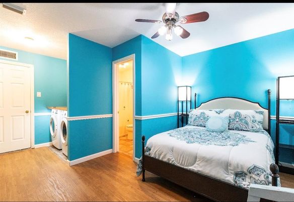 Bedroom, Interior, Washer, Wood Texture Flooring