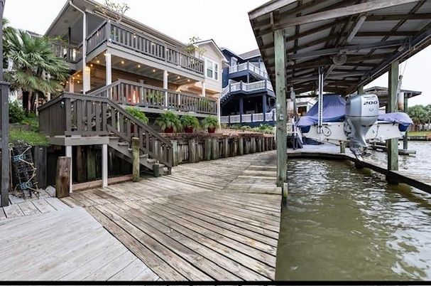 Exterior, Lake