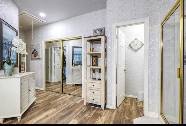 Interior, Recessed Lighting, Wood Texture Flooring