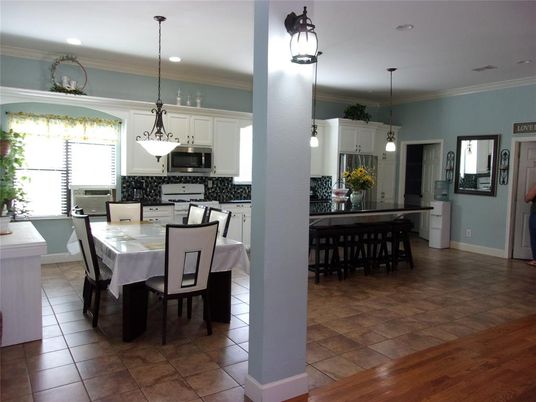 Dining room, Interior, Kitchen, Pendant Lights, Recessed Lighting, Stainless Steel Appliances