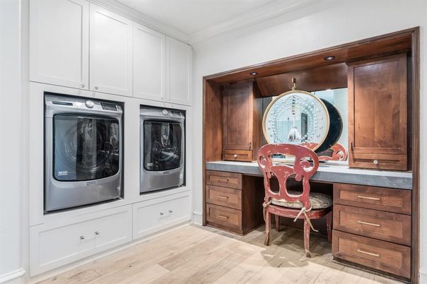 Interior, Washer, Wood Texture Flooring