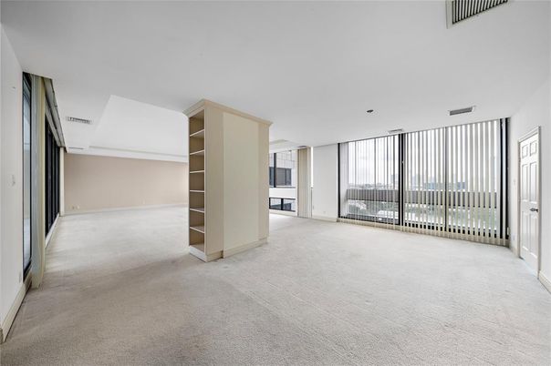 Empty room, Interior