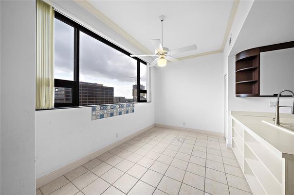Empty room, Interior