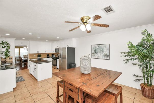 Dining room, Interior, Kitchen, Recessed Lighting, Stainless Steel Appliances