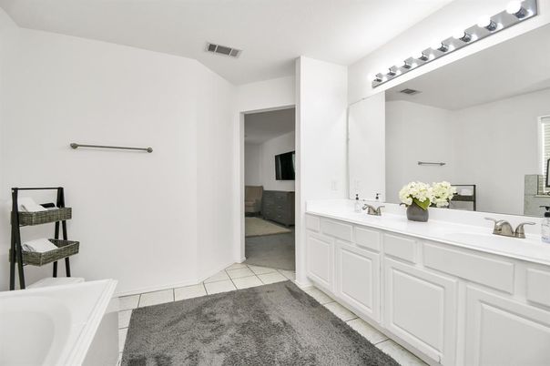 Bathroom, Dual Sink Vanities, Interior