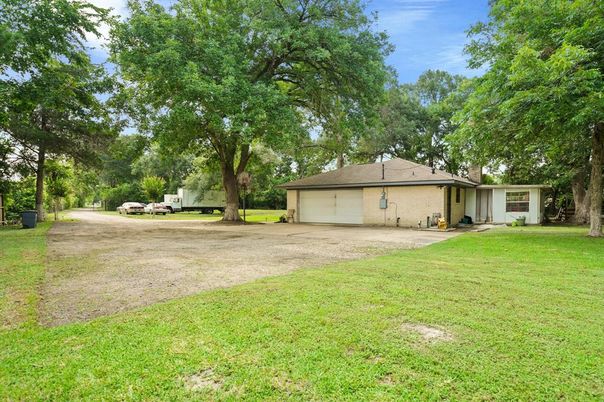 Backyard, Detached Garage, Exterior