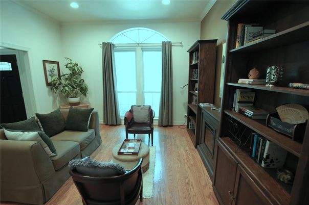 Home Office, Interior, Living room, Recessed Lighting, Wood Texture Flooring