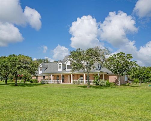 Backyard, Exterior, Facade, Cape Cod
