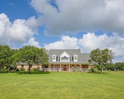 Backyard, Exterior, Facade, Cape Cod