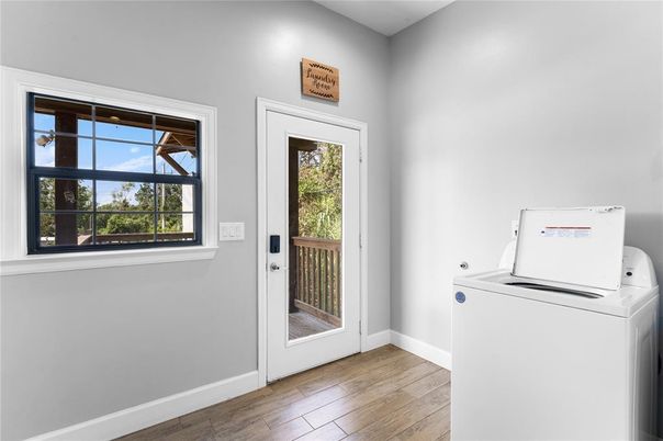Interior, Washer, Wood Texture Flooring