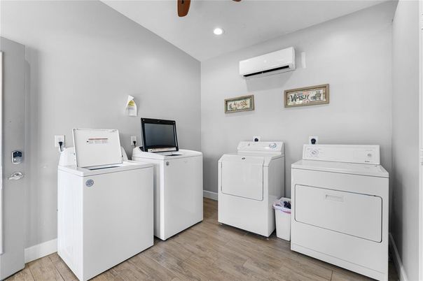 Interior, Recessed Lighting, Washer, Wood Texture Flooring