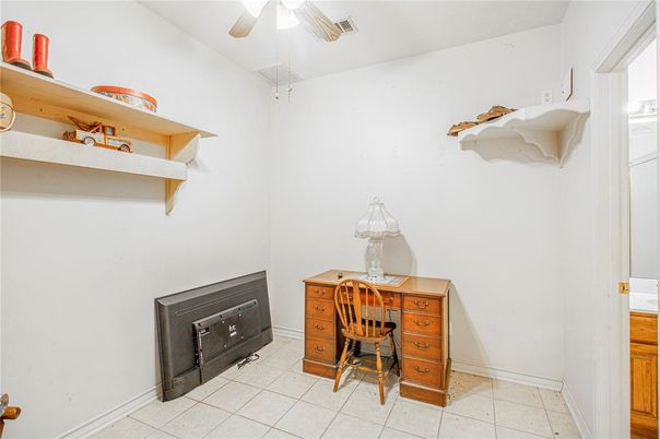 Home Office, Interior