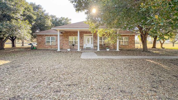 Exterior, Facade, Brick Facade, Ranch