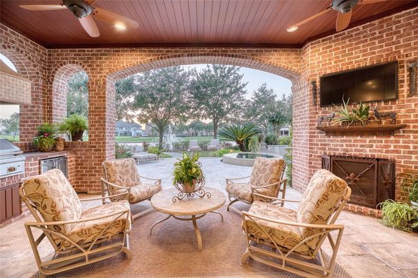 Exterior, Fireplace