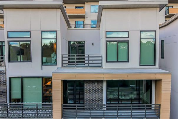 Exterior, Facade, Modern