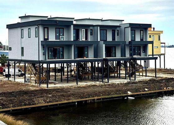 Exterior, Facade, Lake, Modern