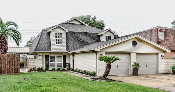 Attached, Exterior, Facade, Brick Facade, Ranch