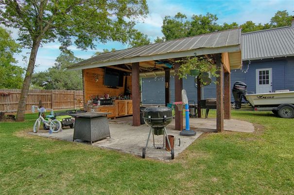 Backyard, Exterior