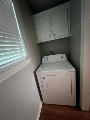 Interior, Utility Closets, Washer, Wood Texture Flooring